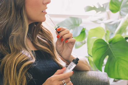 Generation Bee Lip Gloss applying 